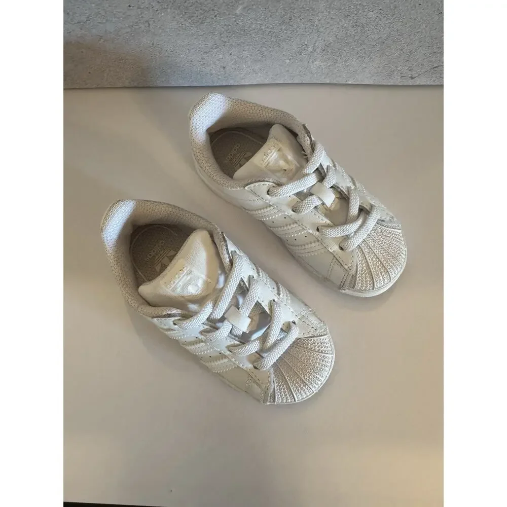 Boys Adidas White Shoes Size 7 K - Picture 2 of 5